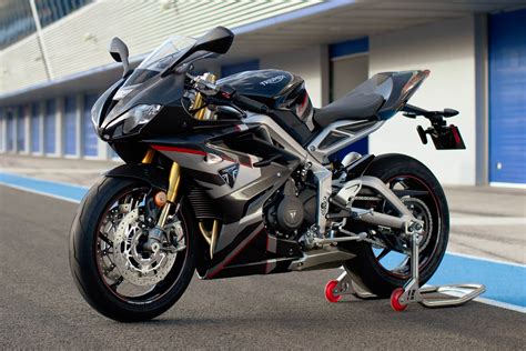 Triumph DAYTONA MOTO 2 765 Motorcycles .